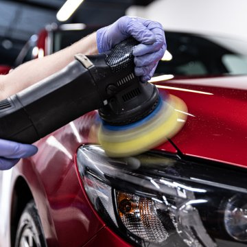 Dual action polisher on car panel